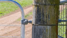 BOLT-THRU TIMBER POST HINGE SET Close up